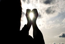 虎扑体育官网：体坛名场面｜田径赛场上最有戏剧性一幕，鞋跑丢后，夺冠信念愈加强大.